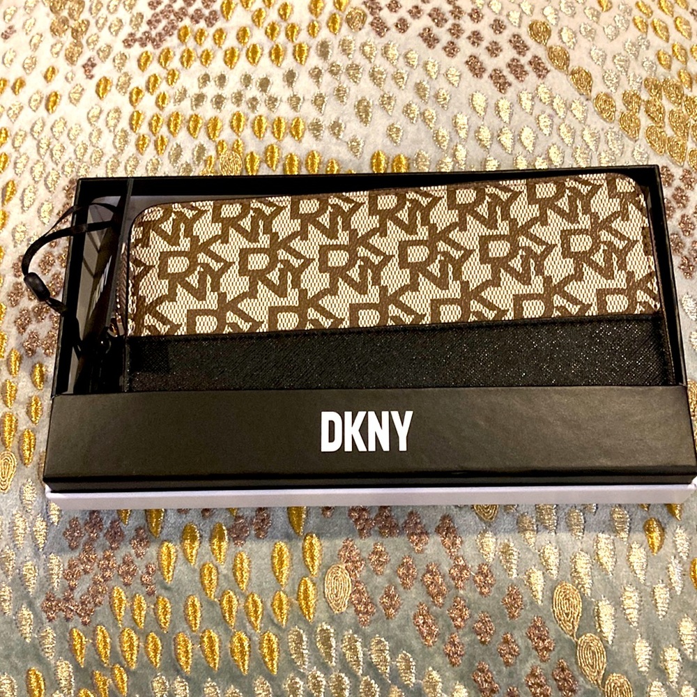 BN DKNY Zip Around Wallet